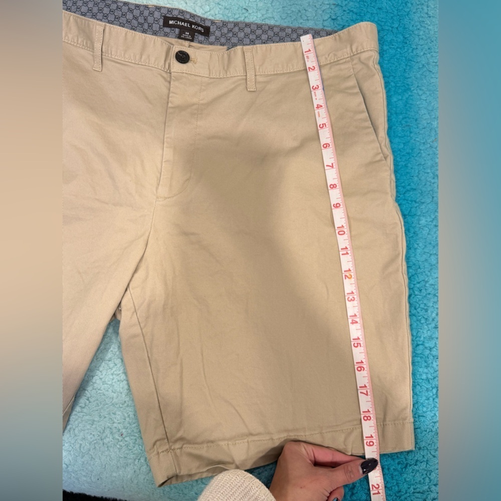 🔥Michael Kors Men's Tan Shorts🔥 - Picture 6 of 7